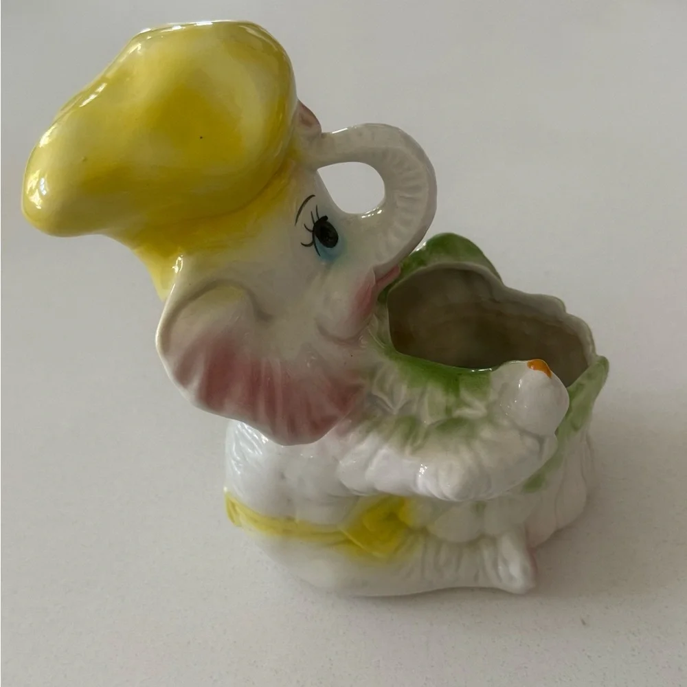 Vtg 1960s kitsch Ceramic Anthropomorphic Baby Chef Elephant Planter‎ Yellow 8.5”